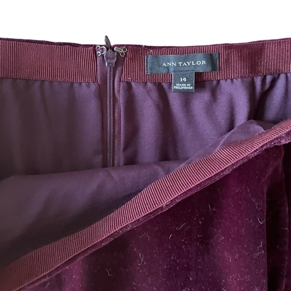 Ann Taylor Burgundy Velvet Skirt Size 14 - Picture 8 of 11